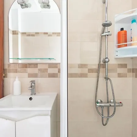 Isabel Dream I, 400m From The Train Apartamento