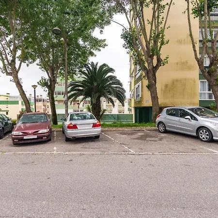 Isabel Dream I, 400m From The Train