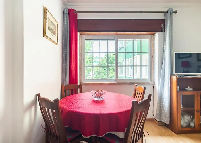 Isabel Dream I, 400m From The Train