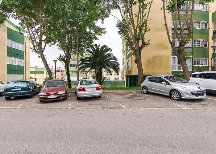 Isabel Dream I, 400m From The Train